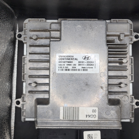 Hyundai Engine Control Module - Picture 3 of 6
